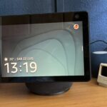 Quanto Echo show 10  di III generazione è funzionale a una persona con disabilità motorie e con difficoltà nella pronuncia dei fonemi? Le tecnologie domestiche sono un abilitante per l’autonomia per alcune persone con disabilità mentre per altre sono, invece, una barriera per la indipendenza domestica.